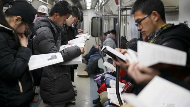 Budaya Literasi di Jepang: Memperkaya Pengetahuan Melalui Kebiasaan Membaca