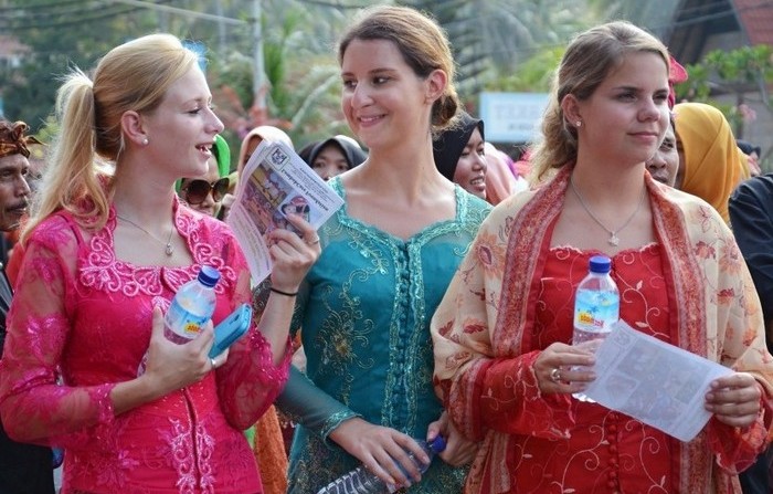 Contoh Gambar Globalisasi di Bidang Budaya - Situs Budaya