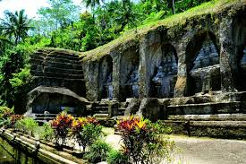 Wisata Spiritual dan Budaya di Gunung Kawi