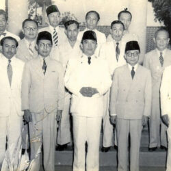 Kelebihan dan Kekurangan Orde Lama, Lengkap Beserta Penjelasannya