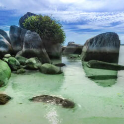 Eksotisme Negeri Laskar Pelangi: 5 Destinasi Ikonik di Belitung yang Wajib Dikunjungi 2026