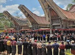 Kemegahan Tradisi Celebes: Menguak Filosofi Tau-Tau Hingga Ketangguhan Kapal Pinisi